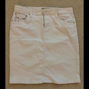 White denim mini skirt size 6